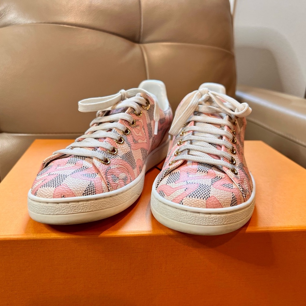 Sold x Louis Vuitton Front Row Tahitienne Bora Bora Damier Azur sneakers - Picture 7 of 10